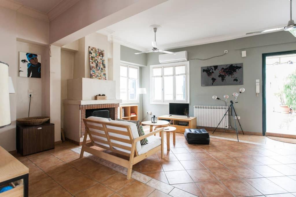 Mid Century 3 Bdr City Centre Townhouse Афины Экстерьер фото