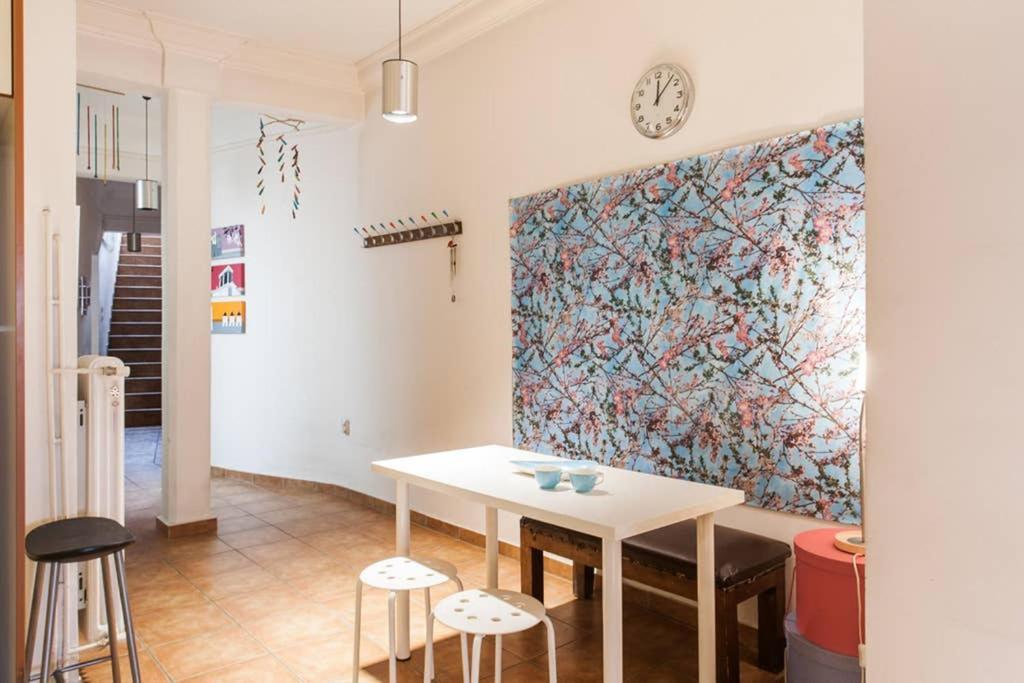Mid Century 3 Bdr City Centre Townhouse Афины Экстерьер фото