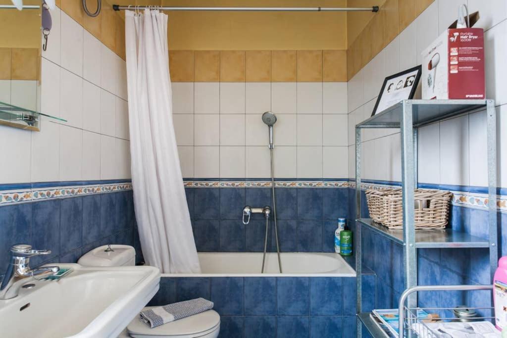 Mid Century 3 Bdr City Centre Townhouse Афины Экстерьер фото