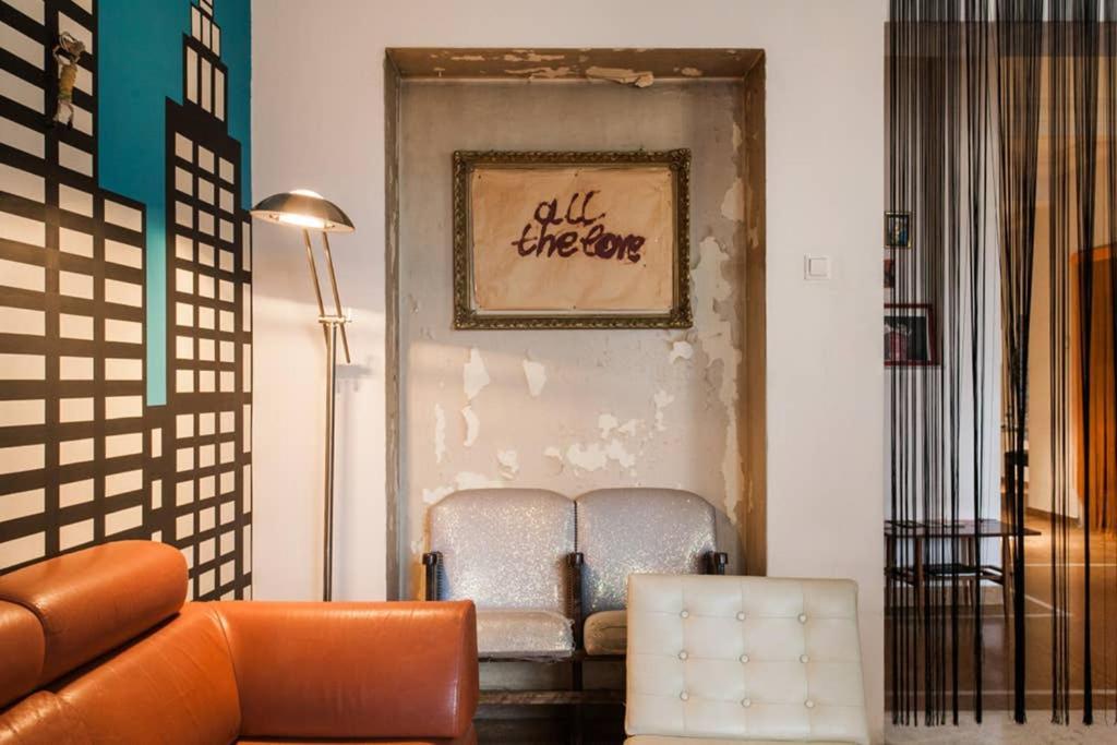 Mid Century 3 Bdr City Centre Townhouse Афины Экстерьер фото