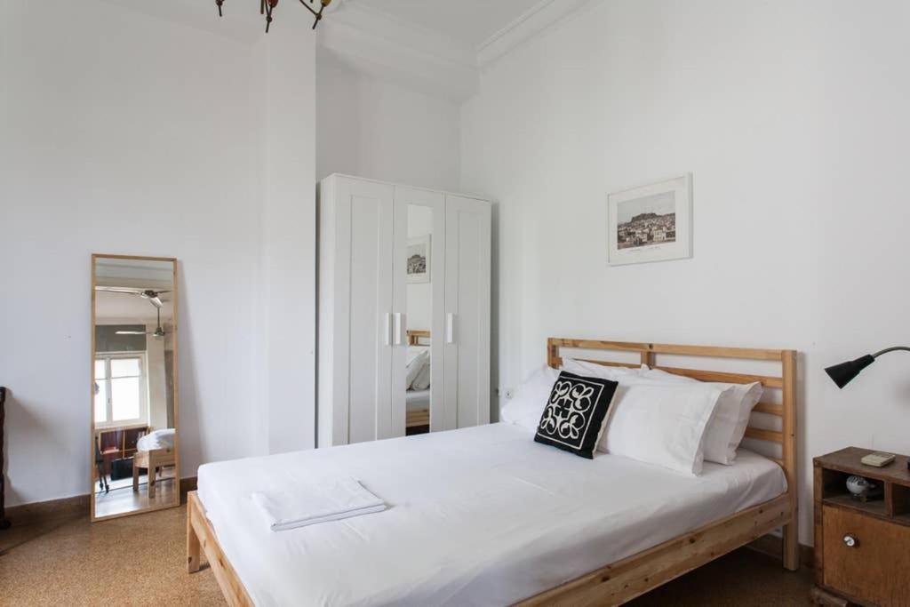 Mid Century 3 Bdr City Centre Townhouse Афины Экстерьер фото