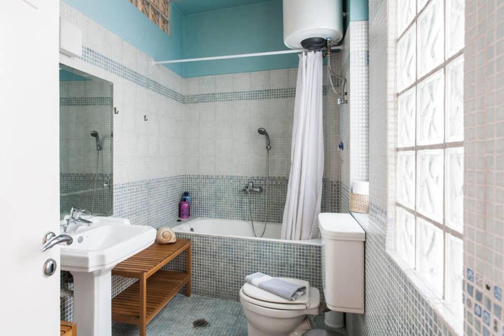 Mid Century 3 Bdr City Centre Townhouse Афины Экстерьер фото