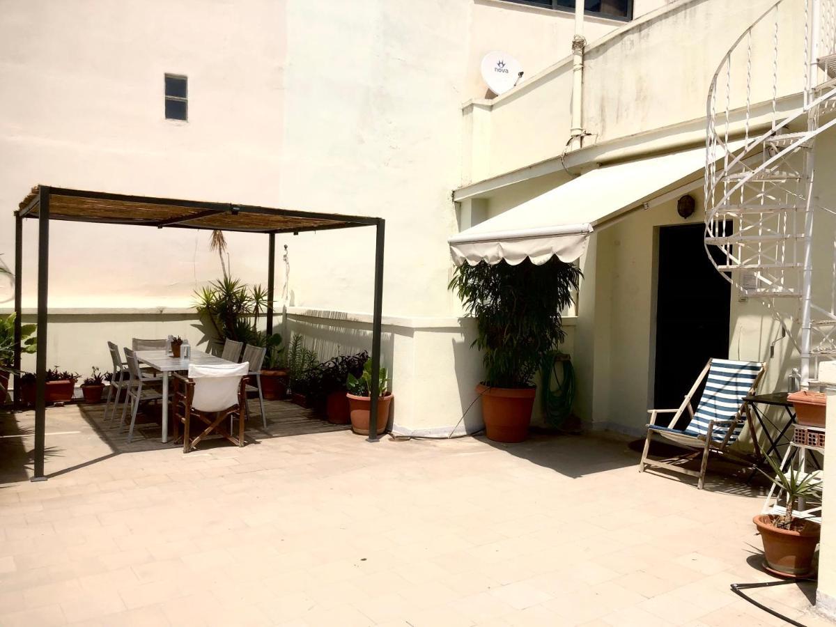 Mid Century 3 Bdr City Centre Townhouse Афины Экстерьер фото